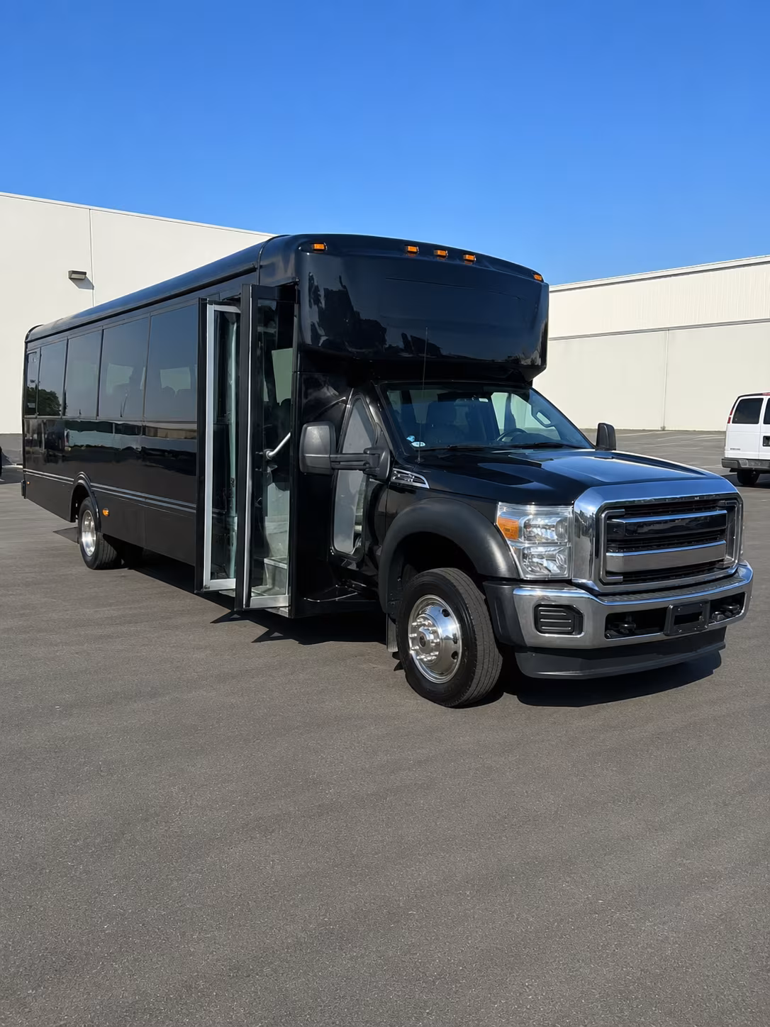 15 Passenger Party Bus Exterior